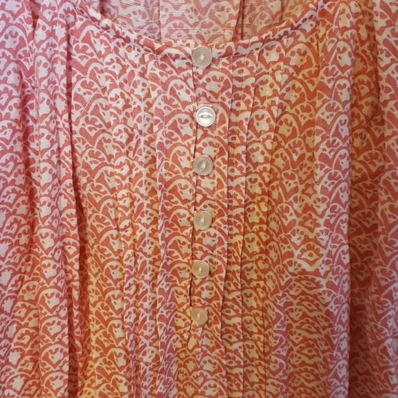 Adorable blouse! - Picture 3 of 4